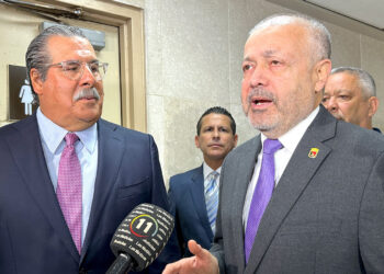 Luis Irizarry Pabón y su abogado José Andreu Fuentes. (Foto: Michelle Estrada Torres)